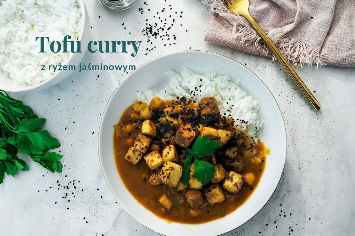 Curry z tofu wędzonym i ciecierzycą